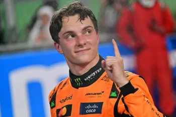 Oscar Piastri, da McLaren, comemora a vit�ria Foto: GIUSEPPE CACACE / AFP