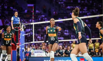 Bras�lia (DF), 26/07/2025 - Lance de jogo entre Brasil e It�lia  v�lido pela Liga das Na��es de V�lei feminino. Foto: Volleyball World/Divulga��o