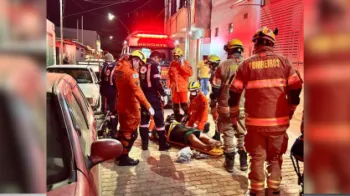 Crian�a de 9 anos sofreu escoria��es e dores no bra�o direito
   Divulga��o/CBMDF