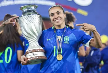 As atacantes Marta e Amanda Gutierres foram rec�m-campe�s da Copa Am�rica pelo Brasil