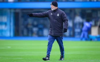 Mano Menezes comanda o �ltimo treinamento do Gr�mio antes de enfrentar o Sport.