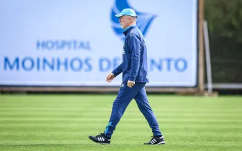 Mano Menezes em treinamento do Gr�mio.
