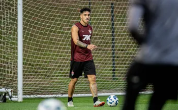 Lucas Halter em treino do Vit�ria no Barrad�o