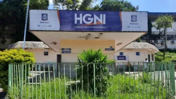 Mulher de PM foi levada ao Hospital Geral de Nova Igua�u por agentes da PRF� Prefeitura de Nova Igua�u/Divulga��o