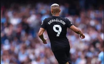 O atacante participou dos dois gols da vit�ria de sua equipe por 2 a 0 sobre o time comandado por Pep Guardiola