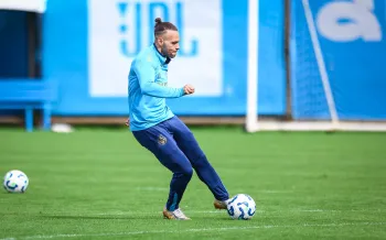 Braithwaite em treinamento do Gr�mio.