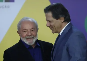 O presidente Lula e o ministro da Fazenda, Fernando Haddad: projeto do Or�amento de 2026 ser� apresentado hoje Foto: Cristiano Mariz/Ag�ncia O Globo