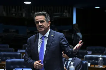 Ciro reconhece complexidade de reverter inelegibilidade de Bolsonaro, mas acredita que seus filhos apoiar�o a decis�o do pai para as elei��es de 2026