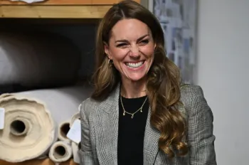 Kate Middleton usa estampa Pr�ncipe de Gales Mark Cuthbert/UK Press via Getty Images