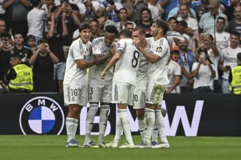 �der Milit�o comemora com seus companheiros o primeiro gol diante do Espanyol, pelo Campeonato Espanhol