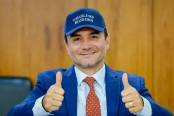 O ministro do Turismo Celso Sabino se comprometeu com a c�pula da Uni�o Brasil a deixar a Esplanada dos Minist�rios at� sexta-feira (26)