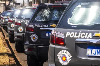 As equipes buscam provas e possveis conexes entre os envolvidos