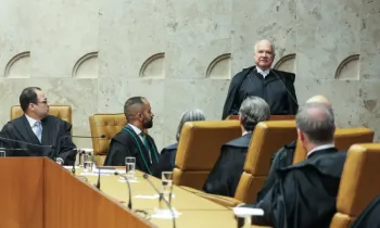 ?No hesitaremos em fazer a travessia das verdades dos fatos s verdades da razo. Em momento algum, titubearemos no controle de constitucionalidade de lei ou emenda que afronte a Constituio, os direitos fundamentais e a ordem democrtica?, afirmou