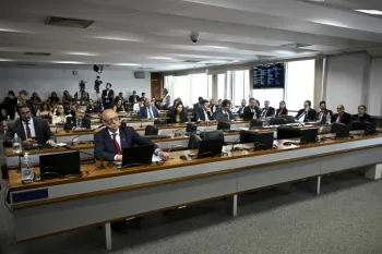 Comiss�o Mista de Or�amento do Congresso aumentou de R$ 1 bilh�o para R$ 4,9 bilh�es o valor do fundo eleiroral