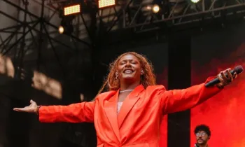 Antes da transmiss�o principal, ocorre a Premiere do Latin Grammy, quando a maioria das categorias � anunciada