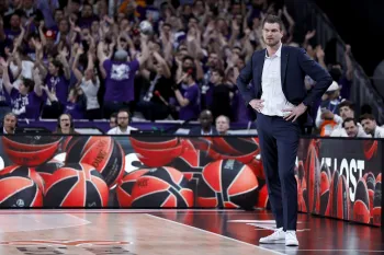 Tiago Splitter quando treinava o Paris Basketball em abril de 2025