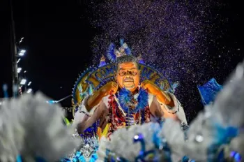 Beija-Flor de Nil�polis desfila na Sapuca� durante o Carnaval 2025� Dhavid Normando