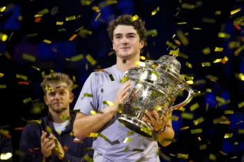 Aos 19 anos, o brasileiro se torna o segundo campe�o mais jovem de um torneio ATP 500