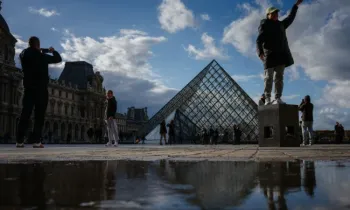 Ladr�es levaram nove pe�as que faziam parte da Galeria de Apolo