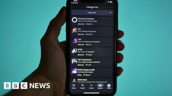 Bloomberg via Getty Images Uma m�o segurando um telefone mostrando a p�gina de categorias do aplicativo Character AI. Uma lista de nomes de chatbots � exibida.