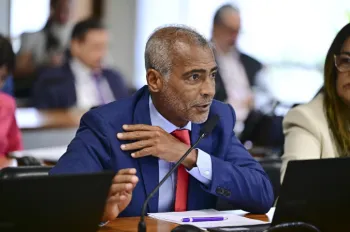 O documento do Projeto de Lei prop�e a homologa��o do v�nculo empregat�cio entre a arbitragem e as federa��es estaduais e a CBF