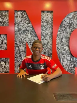 Douglas Telles, quando chegou ao Flamengo Foto: Reprodu��o