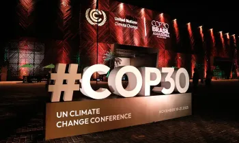 Bel�m (PA), 17/11/2025 - Entrada de onde est� acontecendo a Confer�ncia das Na��es Unidas sobre as Mudan�as Clim�ticas de 2025 (COP 30), pela noite. Foto: T�nia R�go/Ag�ncia Brasil