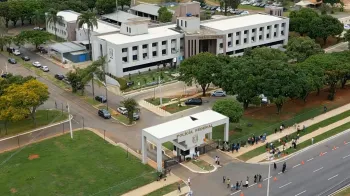 Veja momento em que comboio deixa casa de Bolsonaro