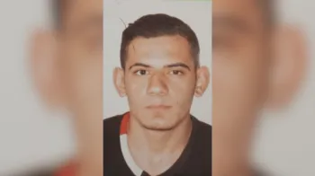 O suspeito foi identificado como Douglas Alves da Silva, de 26 anos, e  procurado