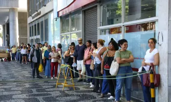 Rio de Janeiro (RJ), 05/10/2025 Candidatos chegam ao local de prova do Concurso Nacional Unificado (CNU), no centro do Rio de Janeiro. Foto: Tomaz Silva/Ag�ncia Brasil