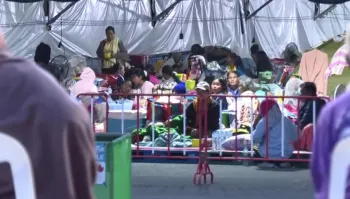 Moradores tailandeses perto da fronteira com o Camboja se refugiam em abrigos com a retomada dos confrontos� Reuters/TPBS