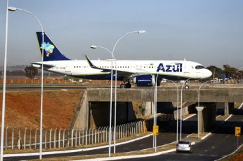 Movimenta��o de avi�es comerciais no aeroporto de Bras�lia.