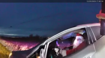 Papai Noel em alta velocidade � parado pela pol�cia nos EUA