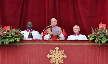 Papa Le�o XIV profere a mensagem Urbi et Orbi e aben�oa a cidade e o mundo na varanda principal da Bas�lica de S�o Pedro