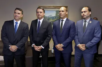 Deputado Jair Bolsonaro com seus filhos, antes da cerim�nia de diploma��o de Bolsonaro como presidente da rep�blica eleito. Carlos, Flavio, Eduardo e Jair. Roberto Jayme/Ascom/TSE