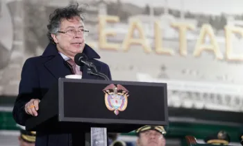 O presidente da Col�mbia, Gustavo Petro, discursa durante uma cerim�nia militar para apresentar os novos comandantes das For�as Armadas em Bogot�, em 29 de dezembro de 2025. (Foto de Sergio Yate / AFP)