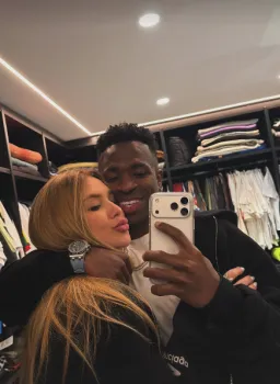 Virginia e Vini Jr. posam juntos em curta passagem da influenciadora por Madrid.� Instagram/Vini Jr.