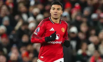Casemiro anuncia sa�da do Manchester United