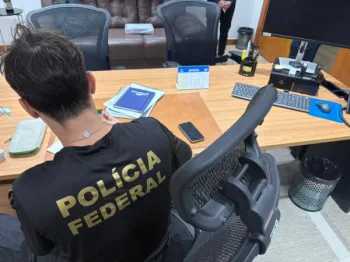 Agentes da PF na sede da Rioprevidencia