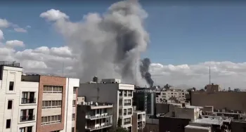 Fuma�a sobe em Teer� no segundo dia de ataques de Israel e dos EUA� Reuters