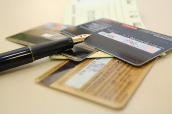 Brasil j� tem mais de um cart�o de cr�dito por pessoa