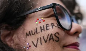 Bras�lia (DF), 07/12/2025 - O Levante Mulheres Vivas realiza ato na �rea central de Bras�lia para denunciar o feminic�dio e todas as formas de viol�ncia contra mulheres. Foto: Marcelo Camargo/Ag�ncia Brasil
