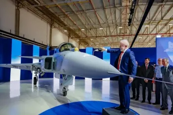 Lula durante batismo do ca�a F-39E Gripen, em cerim�nia da Embraer. (Foto: Ricardo Stuckert/PR)
