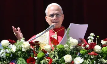 Papa pede paz no Oriente M�dio em primeira b�n��o de P�scoa