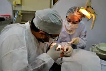 Paciente realizando tratamento odontol�gico (Foto: Divulga��o)