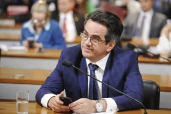 PF faz buscas contra Ciro Nogueira no caso Master