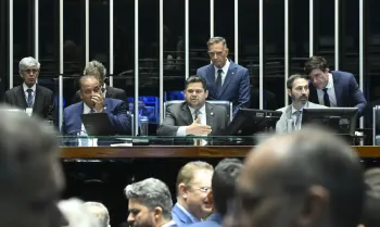 � Carlos Moura