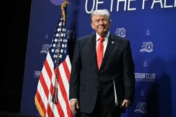 Presidente dos EUA, Donald Trump, chega para discurso do Forum Club of the Palm Beaches, na Fl�rida Roberto Schmidt/Getty Images
