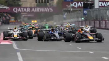 Carros de F1 na pista