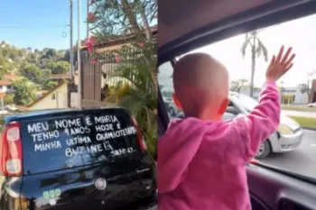 Carro com mensagem sobre o fim da quimioterapia de Maria Alice